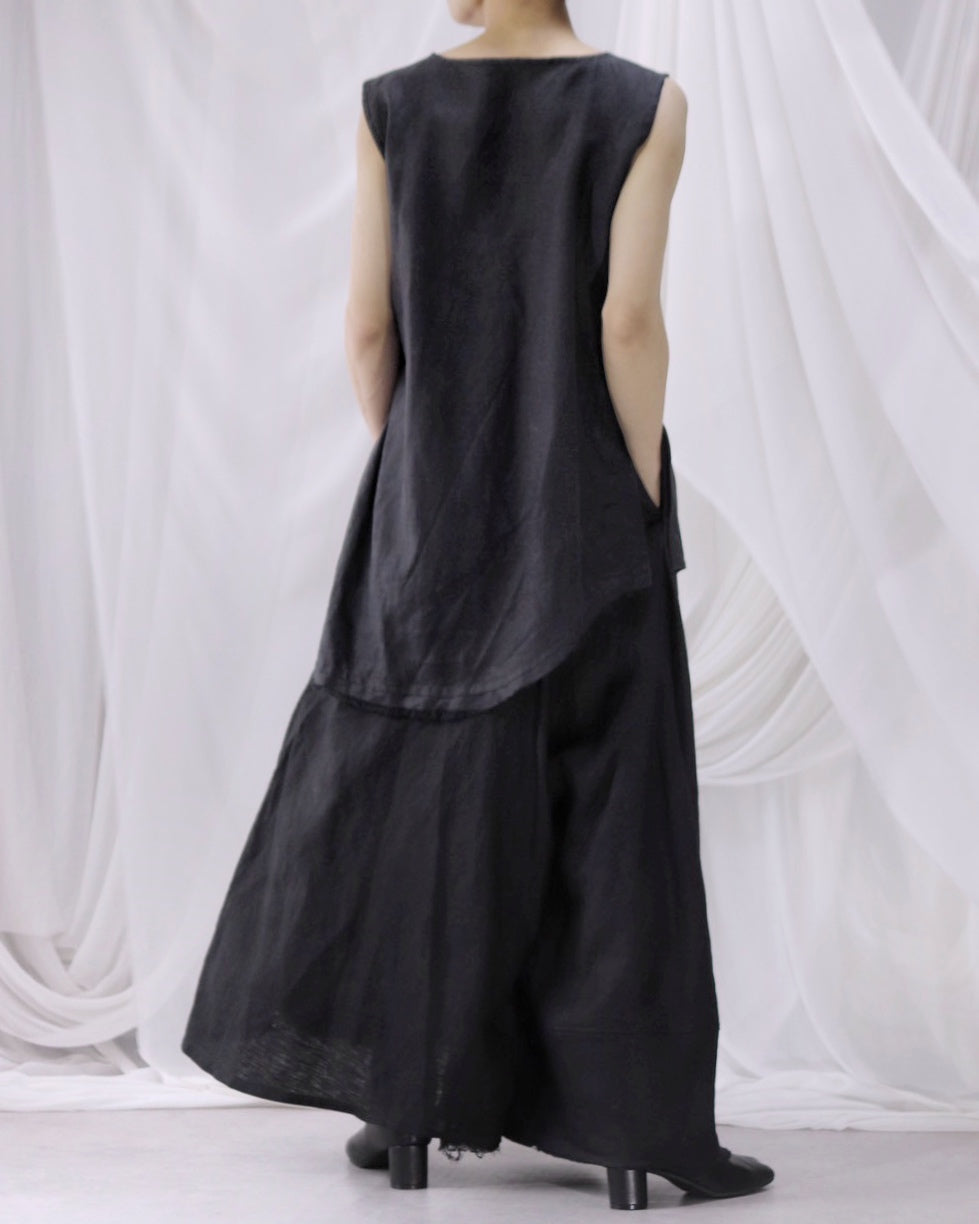 sleeveless slit shirt