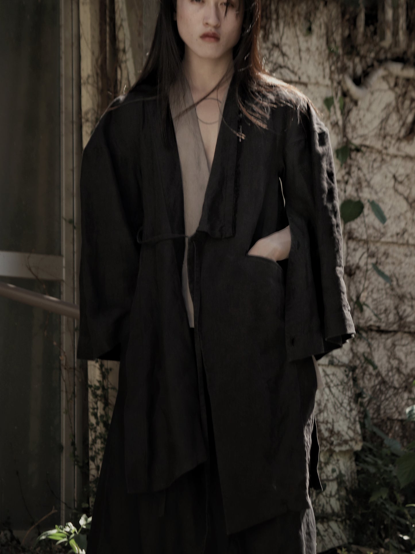 wide shoulder knee-length coat