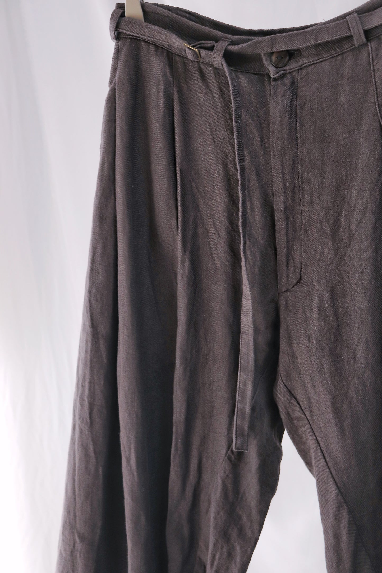 tuck tapered trousers
