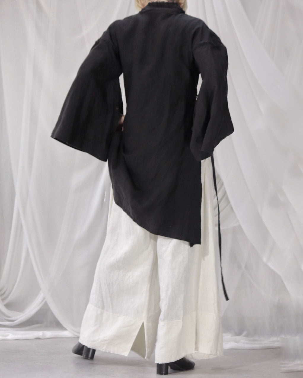 wide shoulder knee-length coat