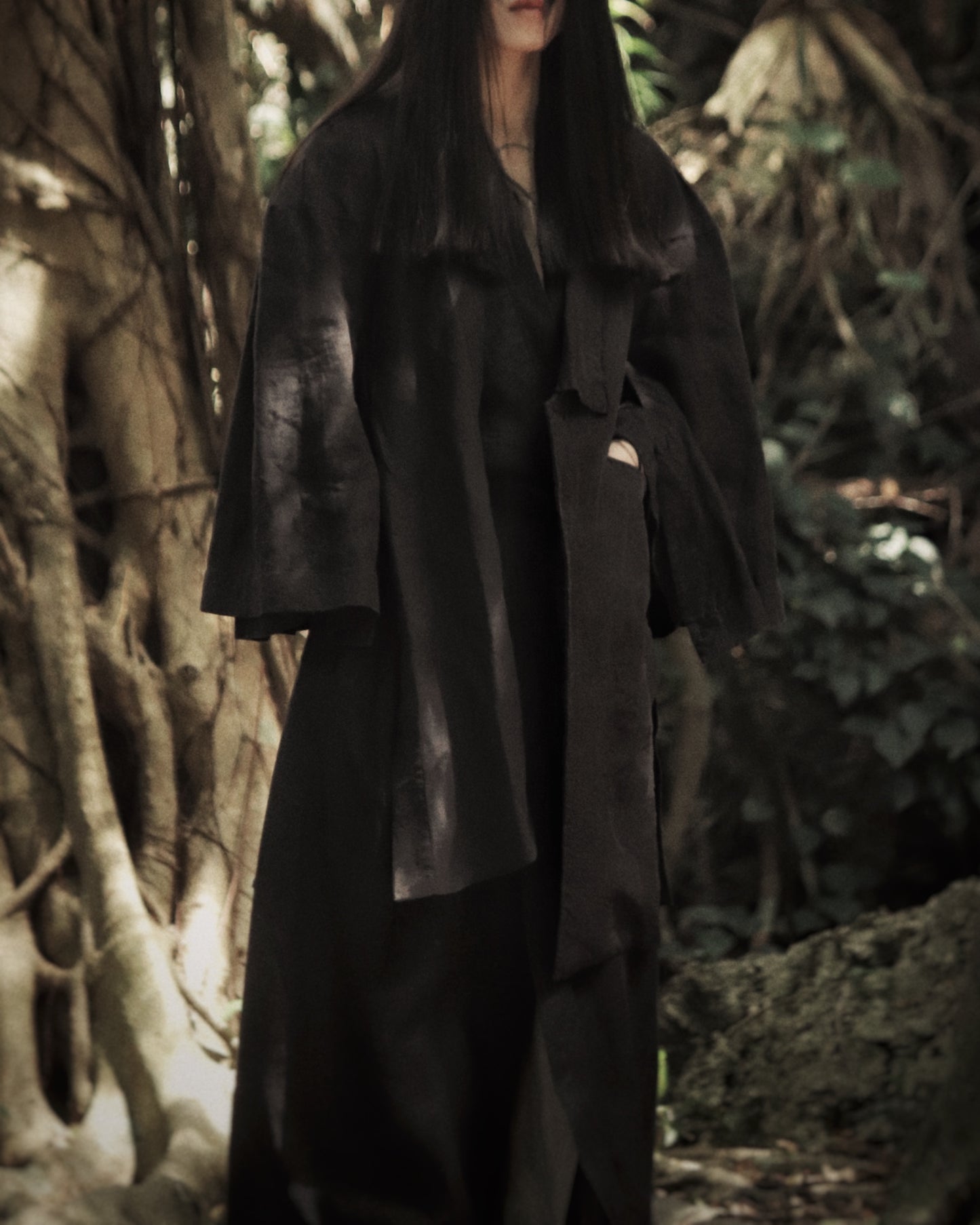 wide shoulder knee-length coat