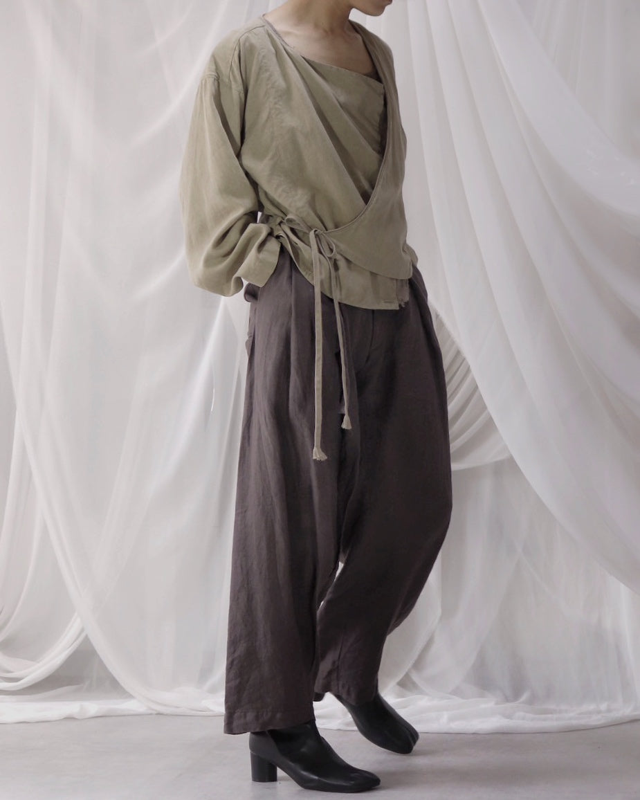 tuck tapered trousers