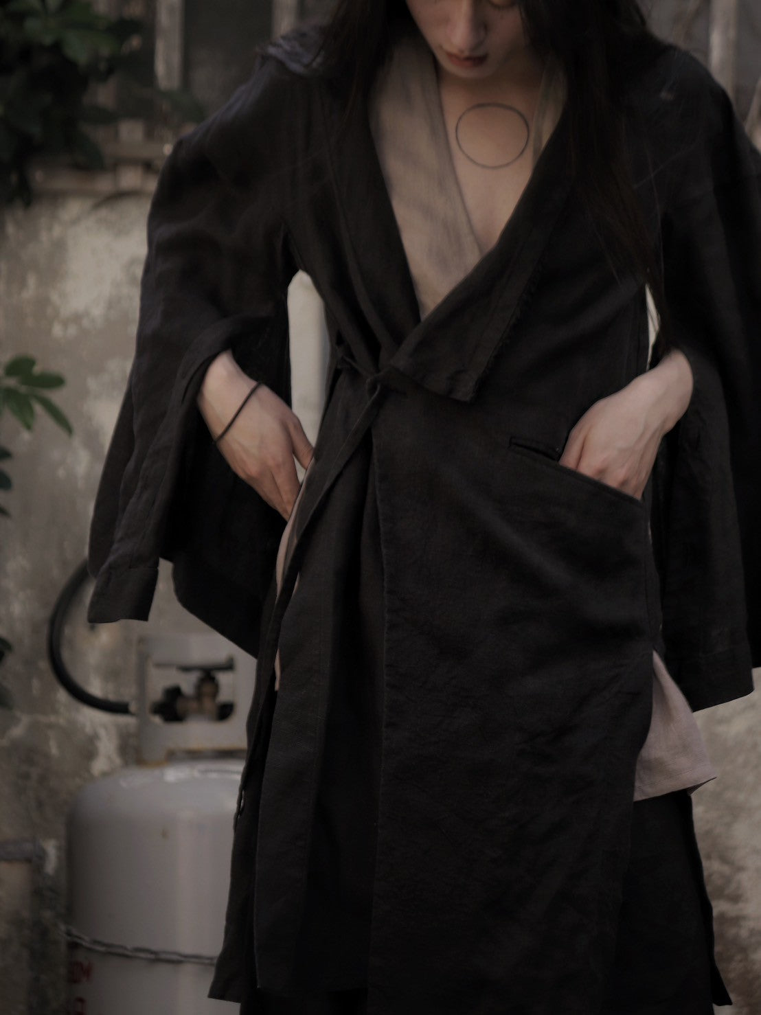wide shoulder knee-length coat