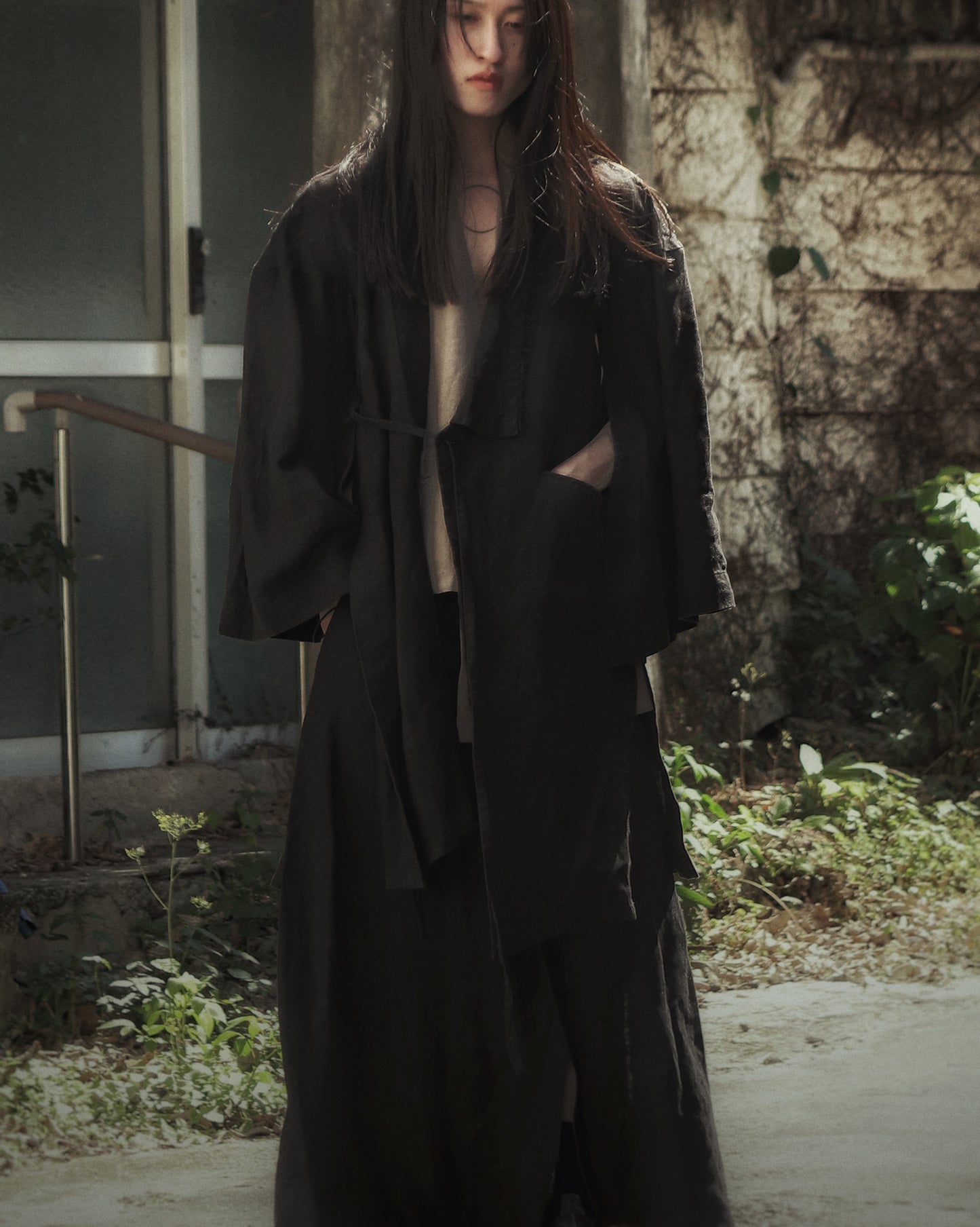 wide shoulder knee-length coat