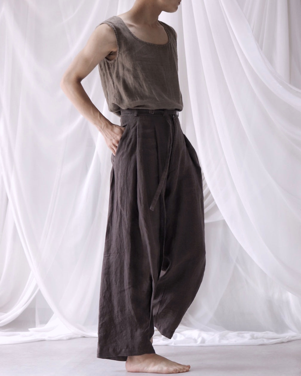tuck tapered trousers