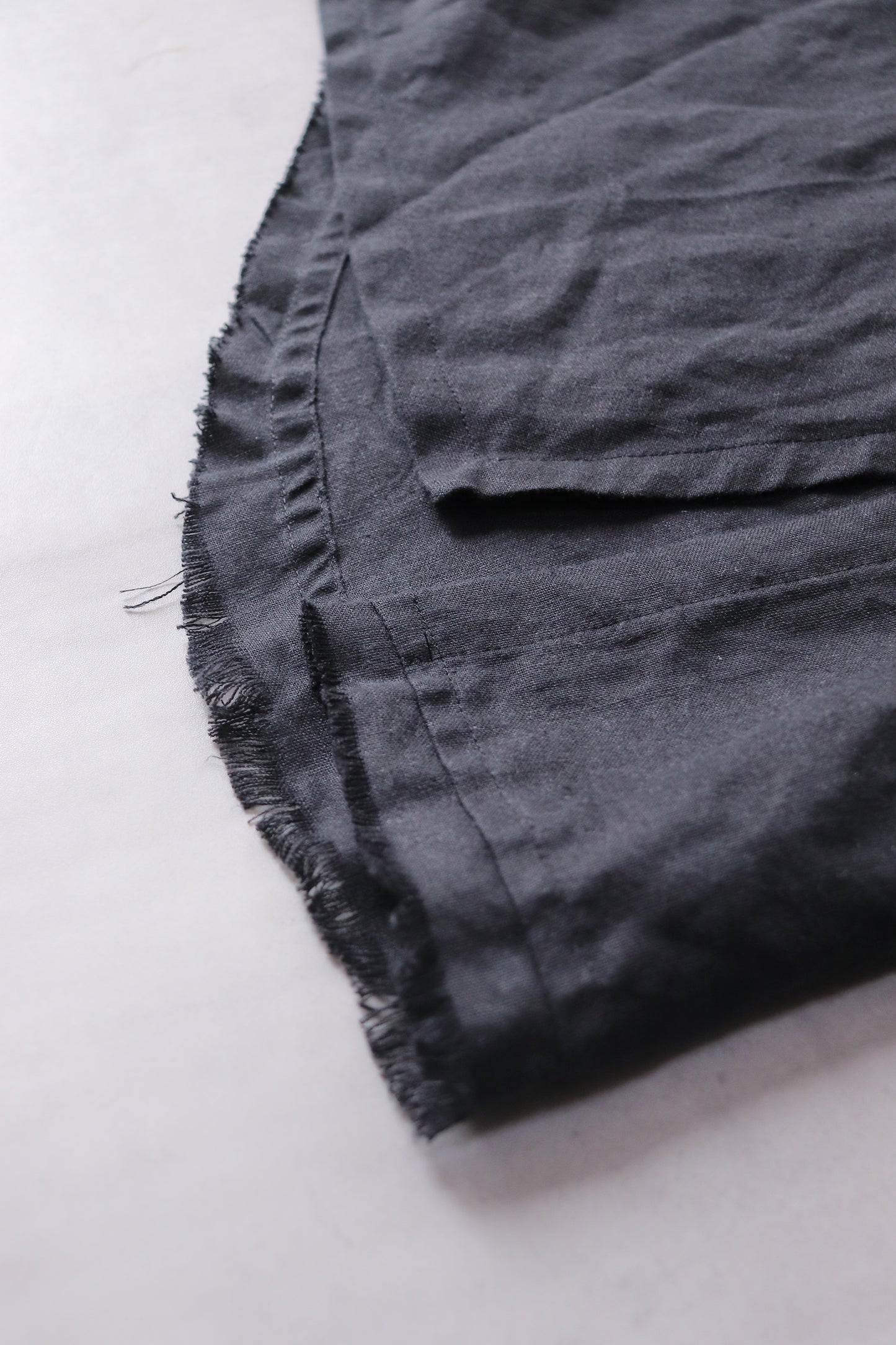 sleeveless slit shirt