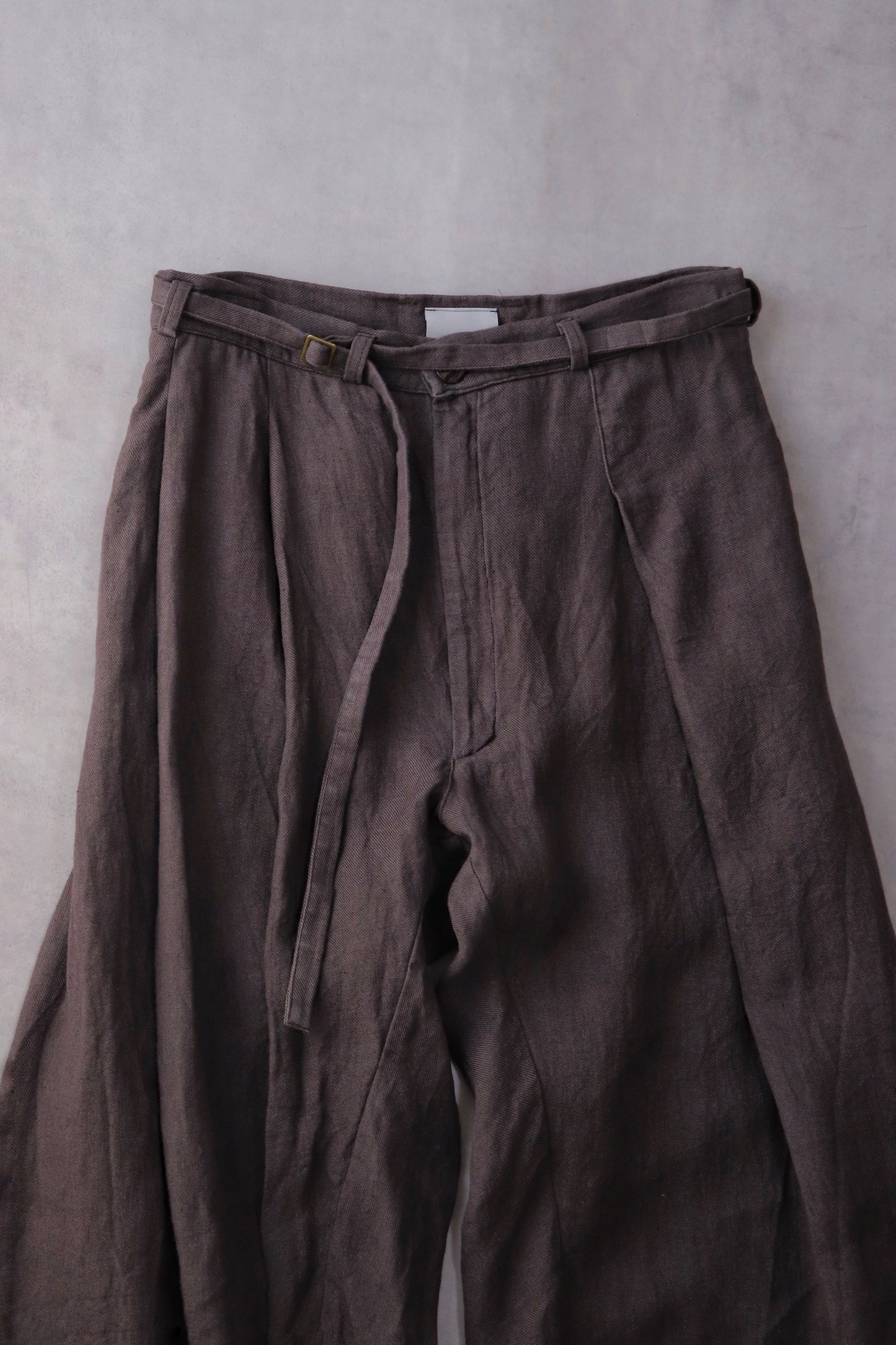 tuck tapered trousers