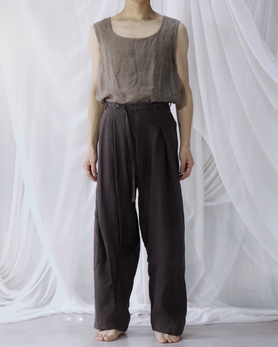 tuck tapered trousers