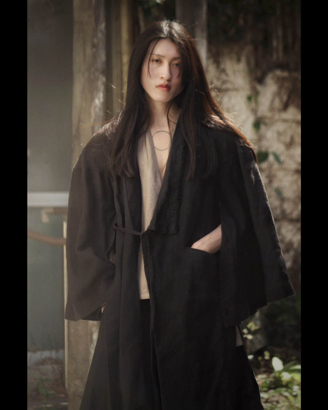 wide shoulder knee-length coat