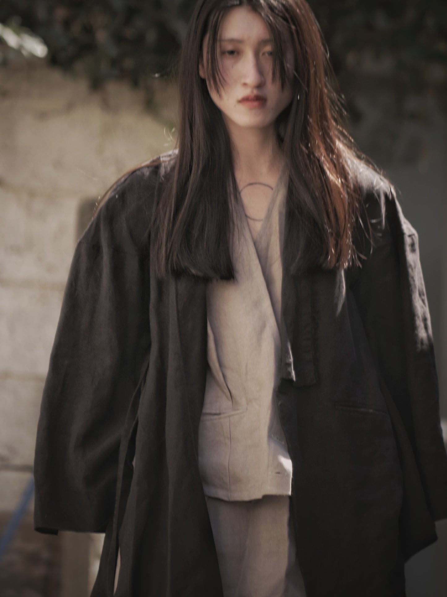 wide shoulder knee-length coat