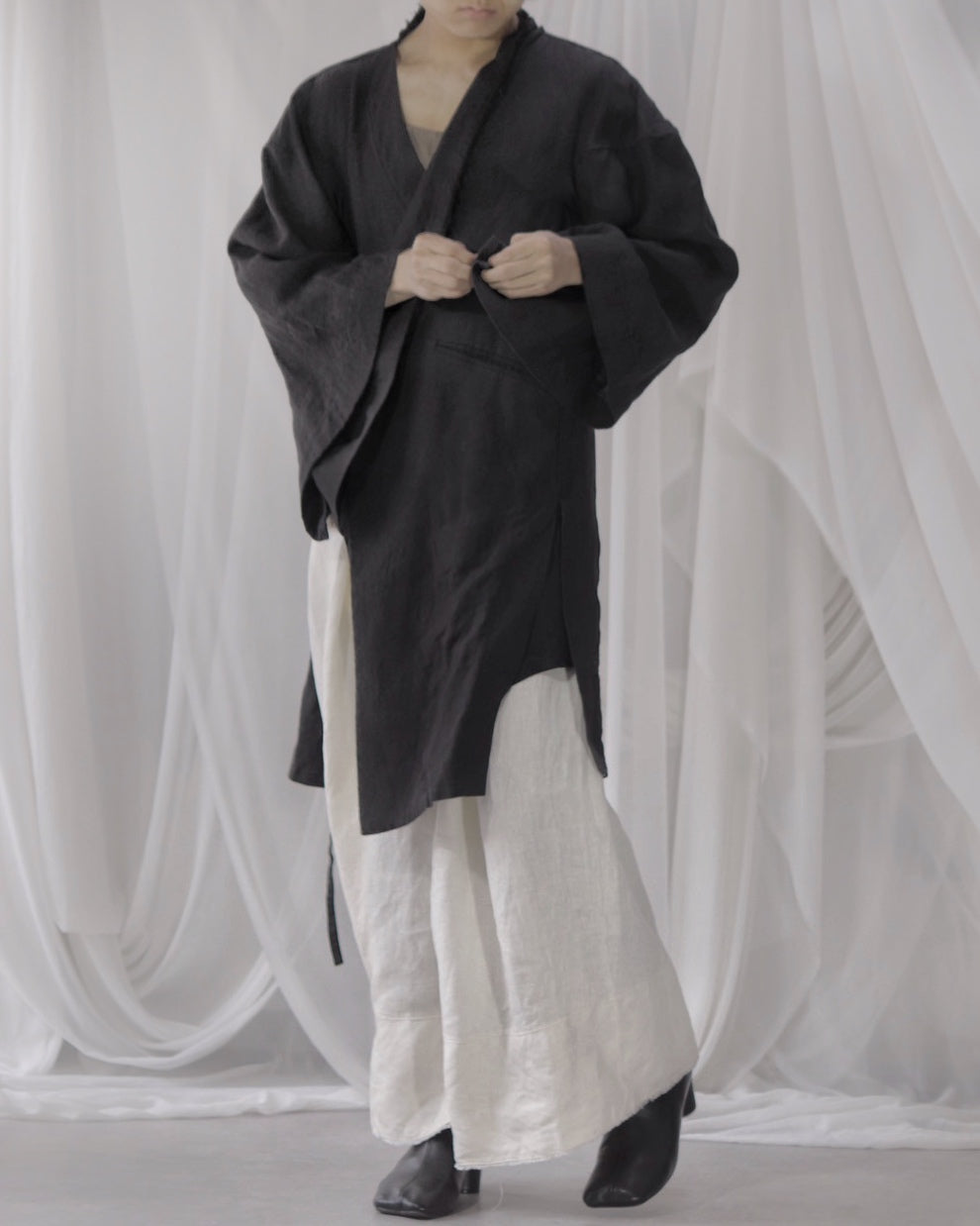 wide shoulder knee-length coat
