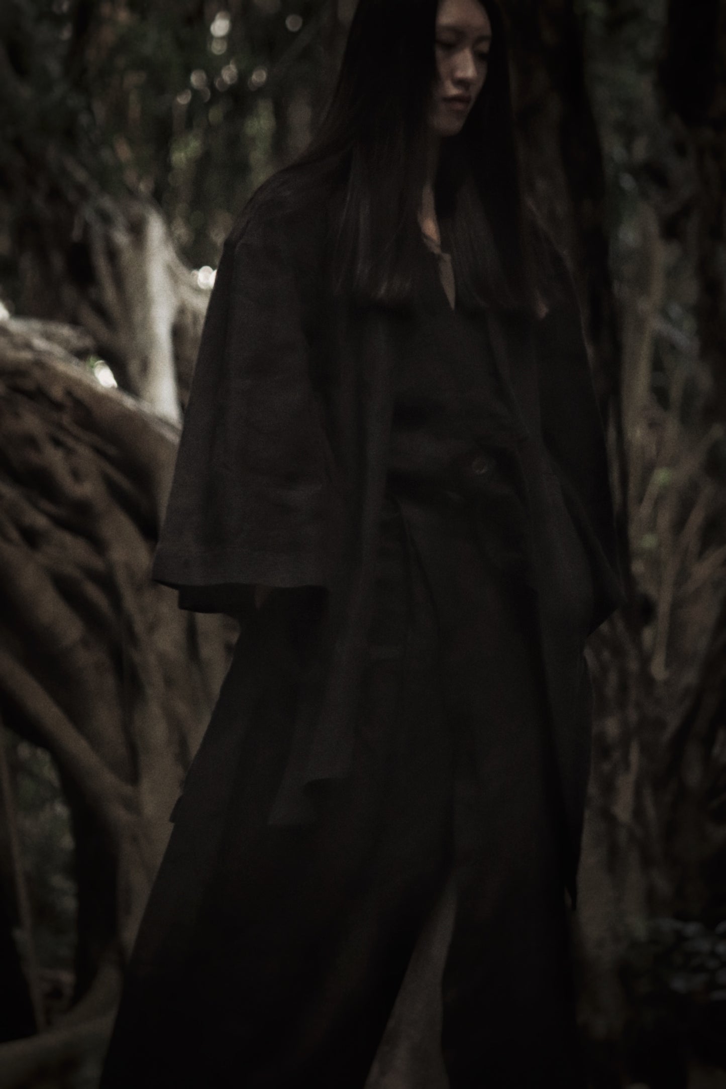 wide shoulder knee-length coat