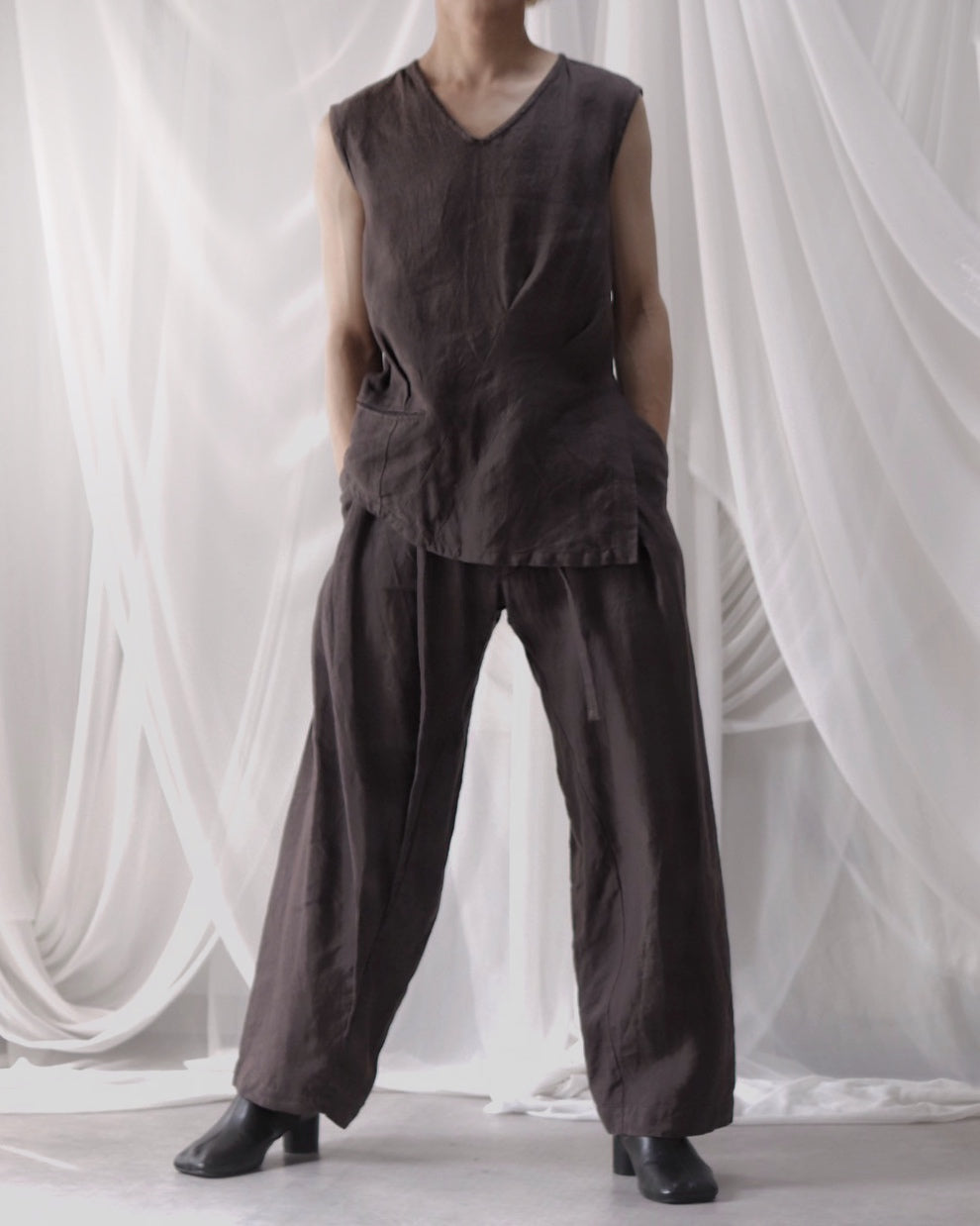 tuck tapered trousers