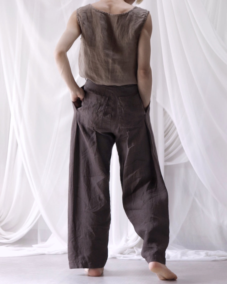 tuck tapered trousers