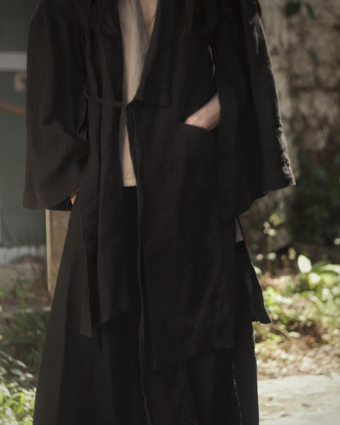 wide shoulder knee-length coat