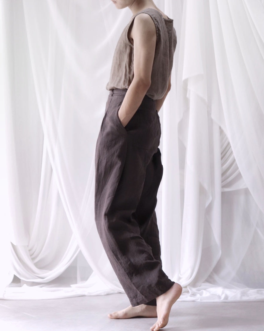 tuck tapered trousers