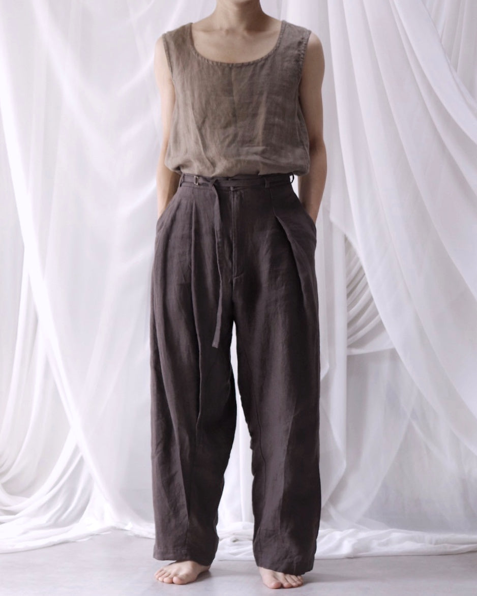 tuck tapered trousers