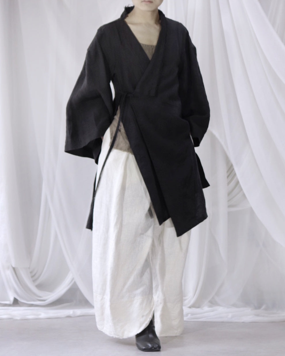 wide shoulder knee-length coat