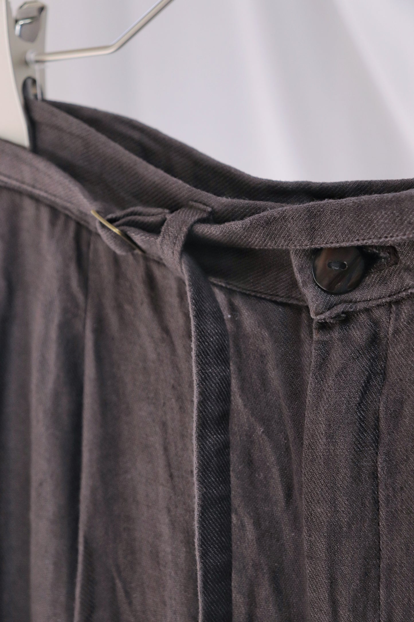 tuck tapered trousers