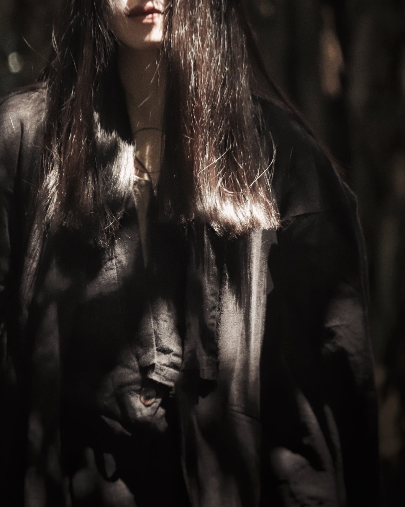 wide shoulder knee-length coat