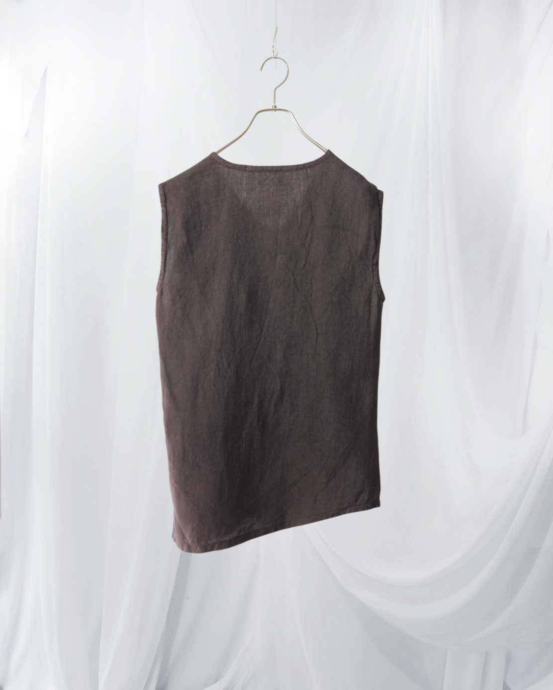 tuck sleeveless shirts