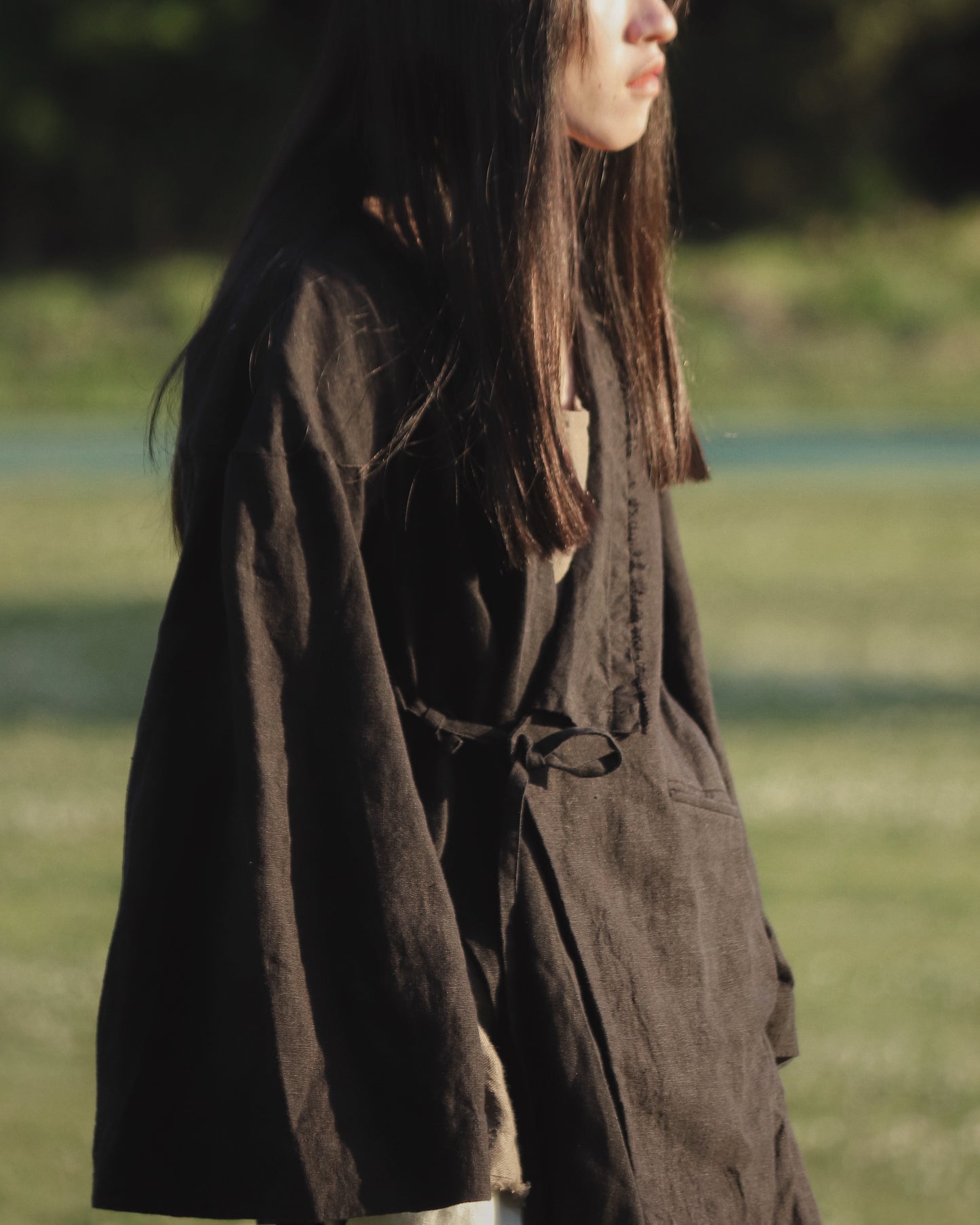 wide shoulder knee-length coat