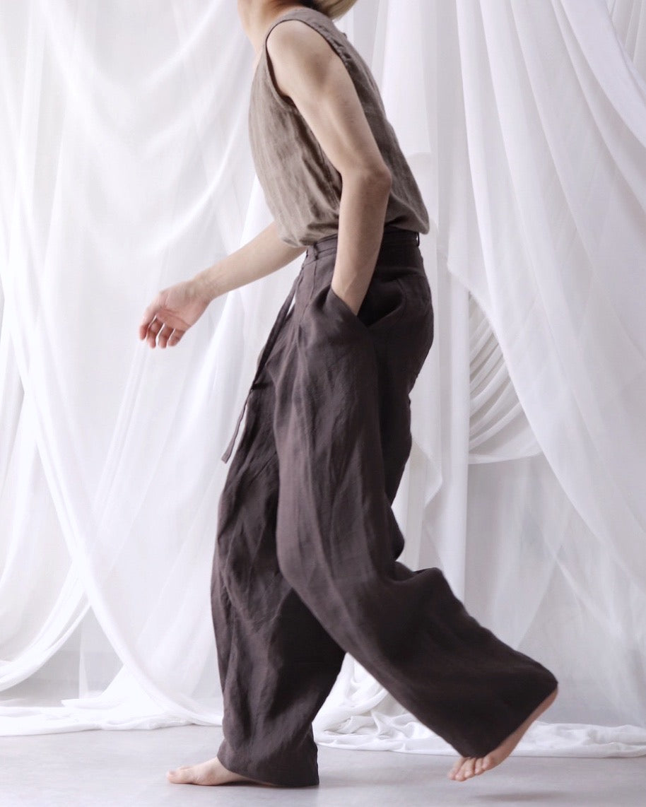 tuck tapered trousers