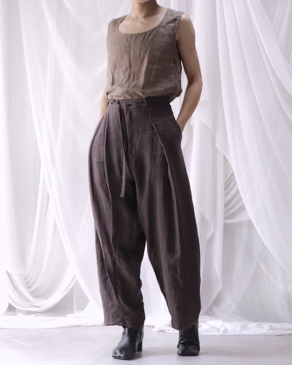 tuck tapered trousers