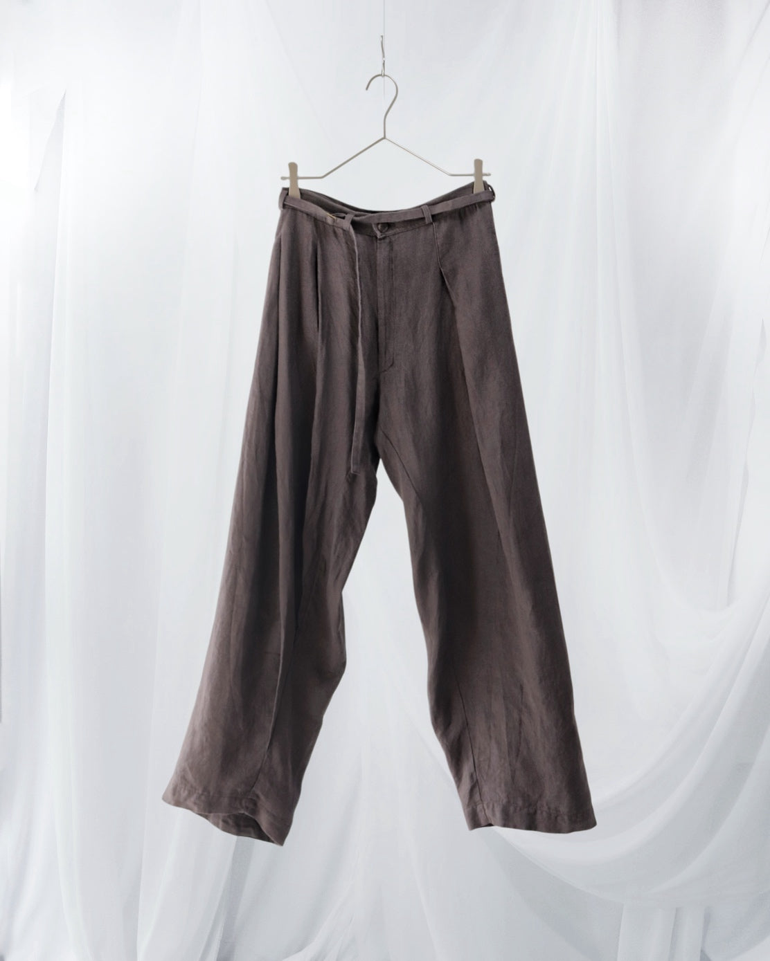 tuck tapered trousers