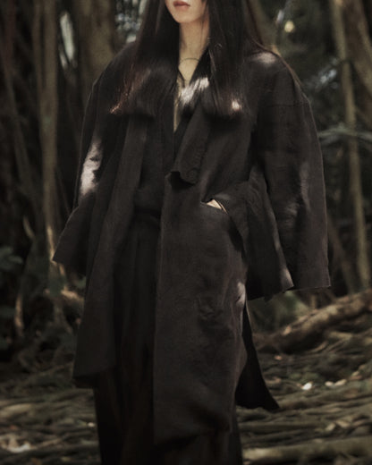 wide shoulder knee-length coat