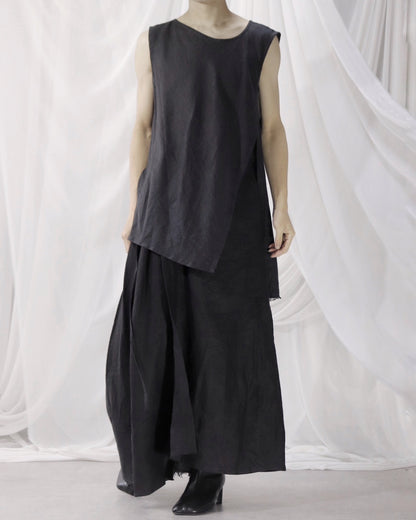 sleeveless slit shirt