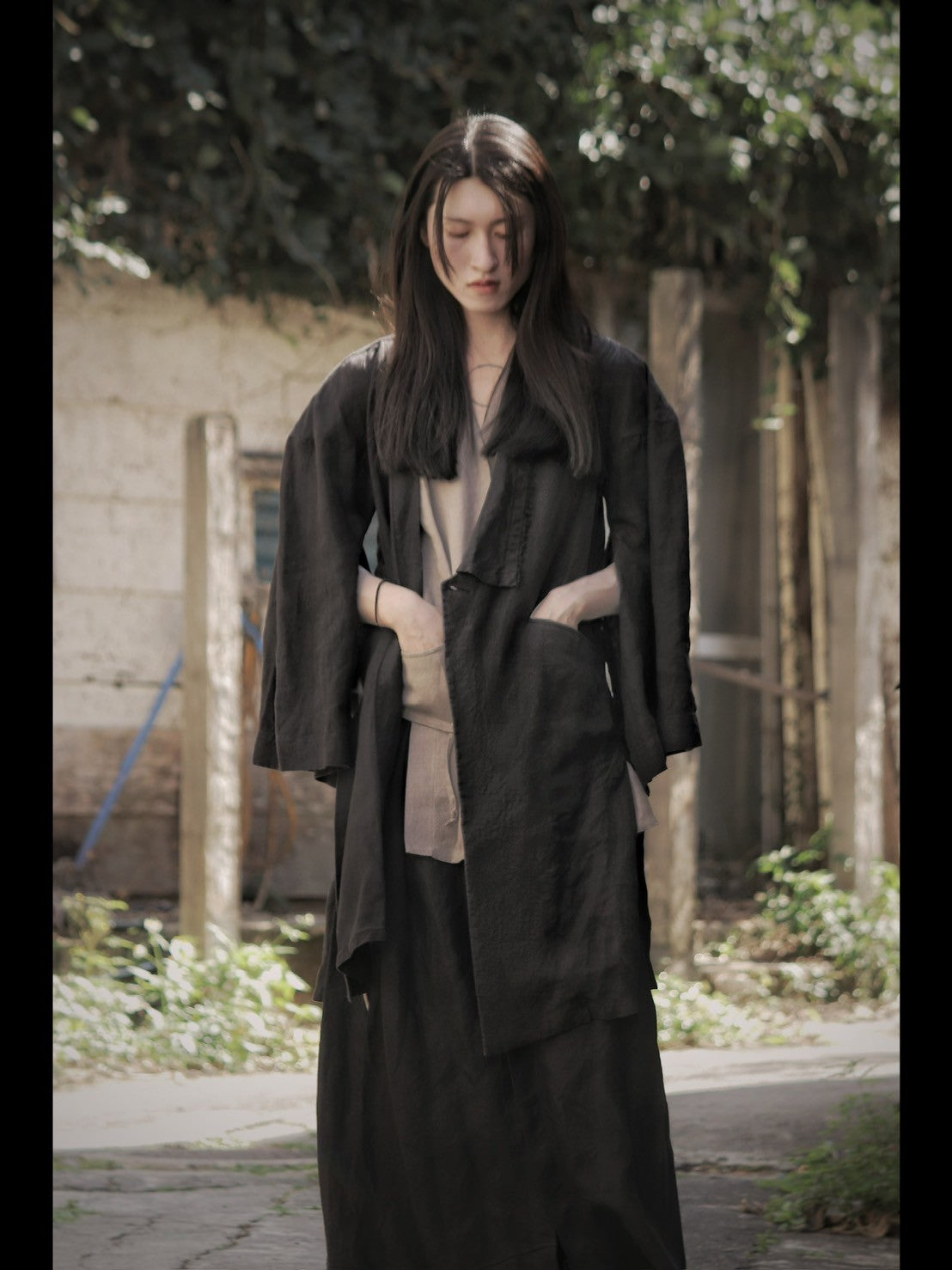 wide shoulder knee-length coat
