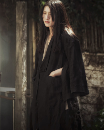 wide shoulder knee-length coat
