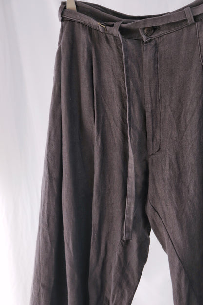 tuck tapered trousers