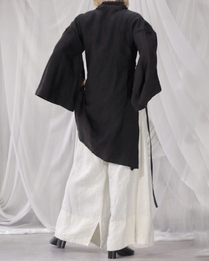 wide shoulder knee-length coat