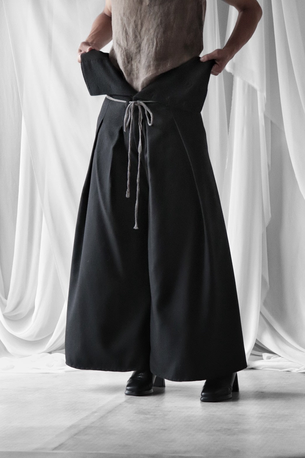 HARAMAKI trousers