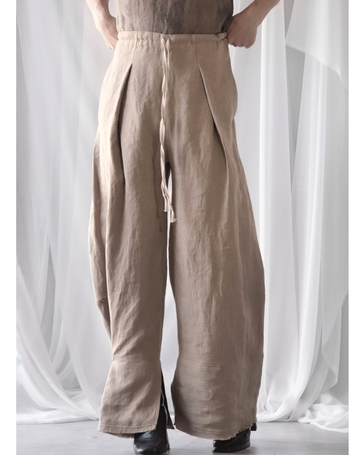 wide easy trousers