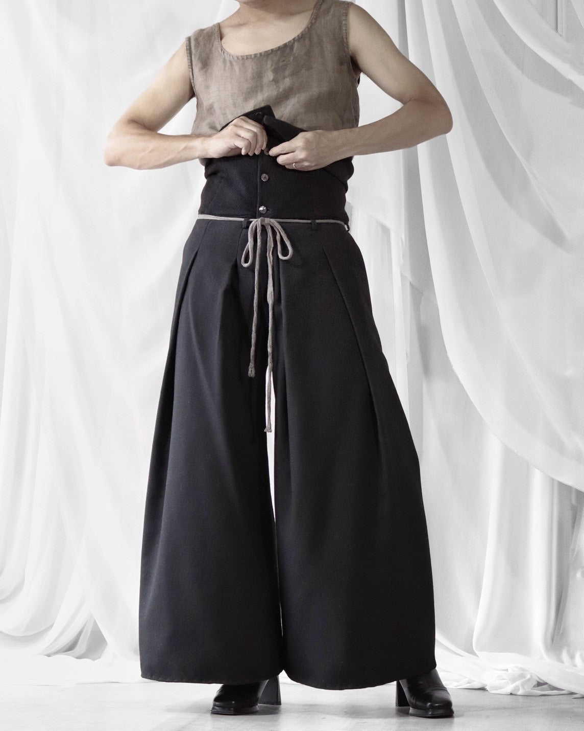HARAMAKI trousers