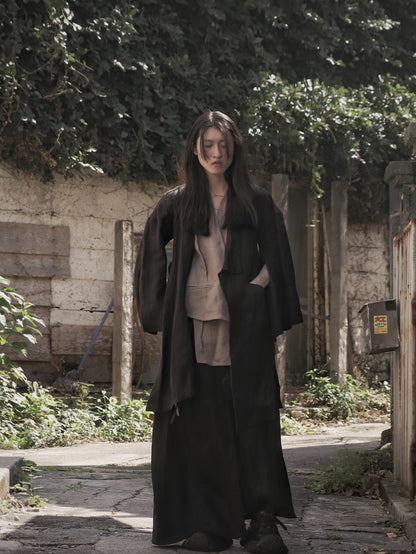 wide shoulder knee-length coat