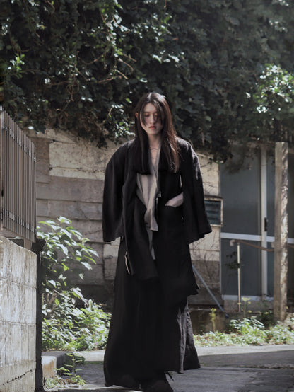 wide shoulder knee-length coat