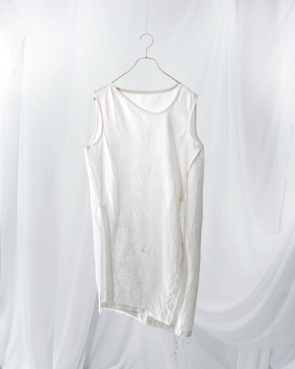 sleeveless slit shirt/white