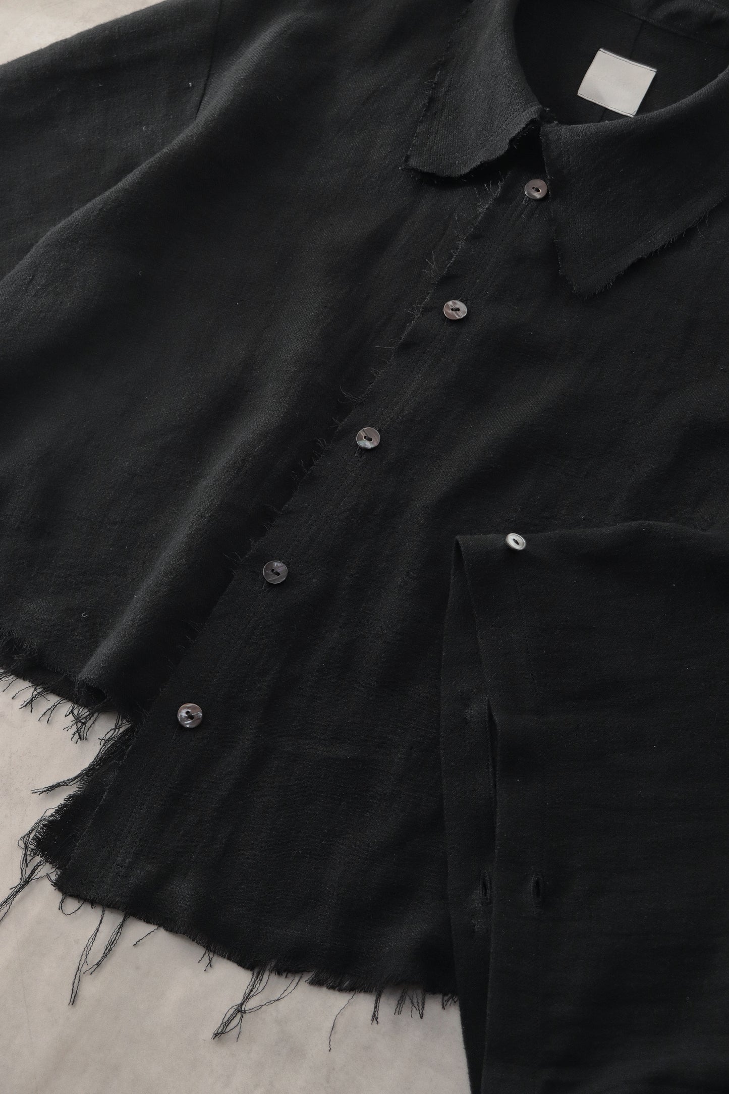 cut off flare sleeve shirt/black