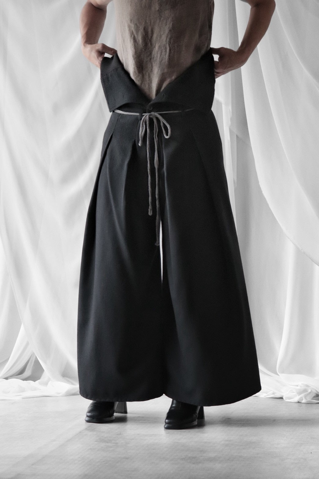 HARAMAKI trousers