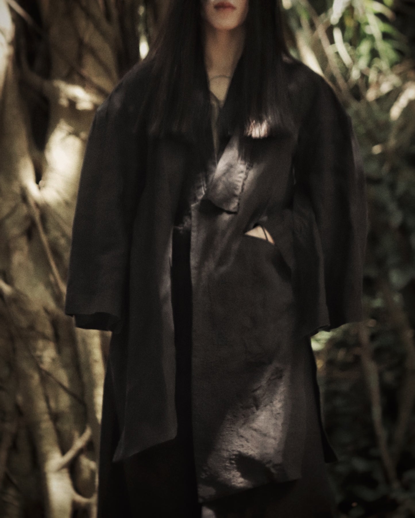 wide shoulder knee-length coat