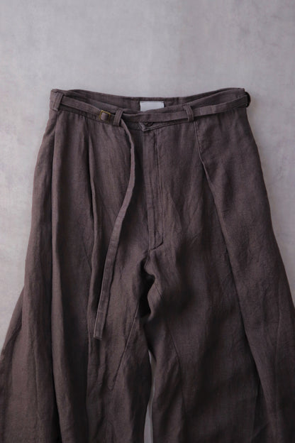 tuck tapered trousers
