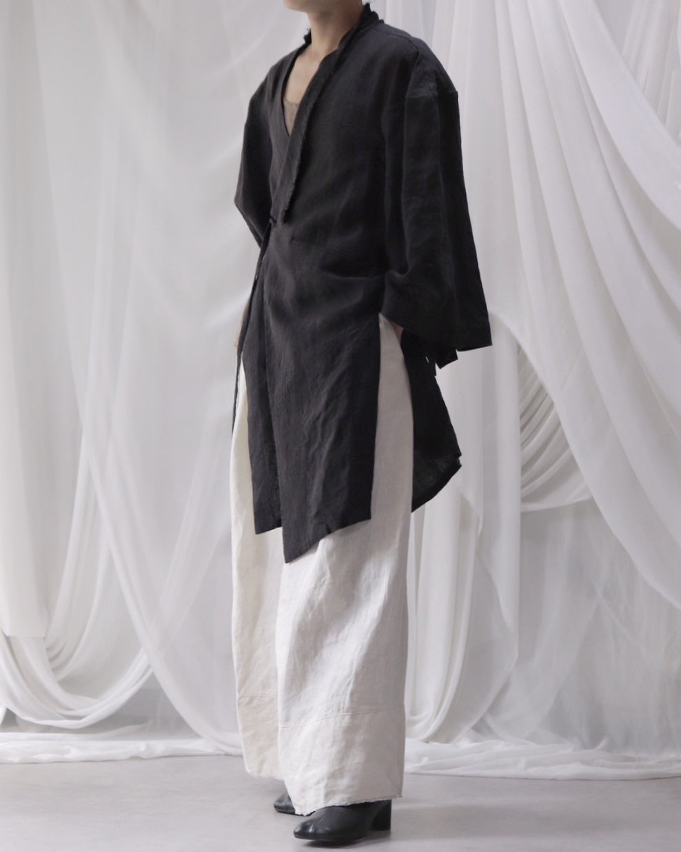 wide shoulder knee-length coat