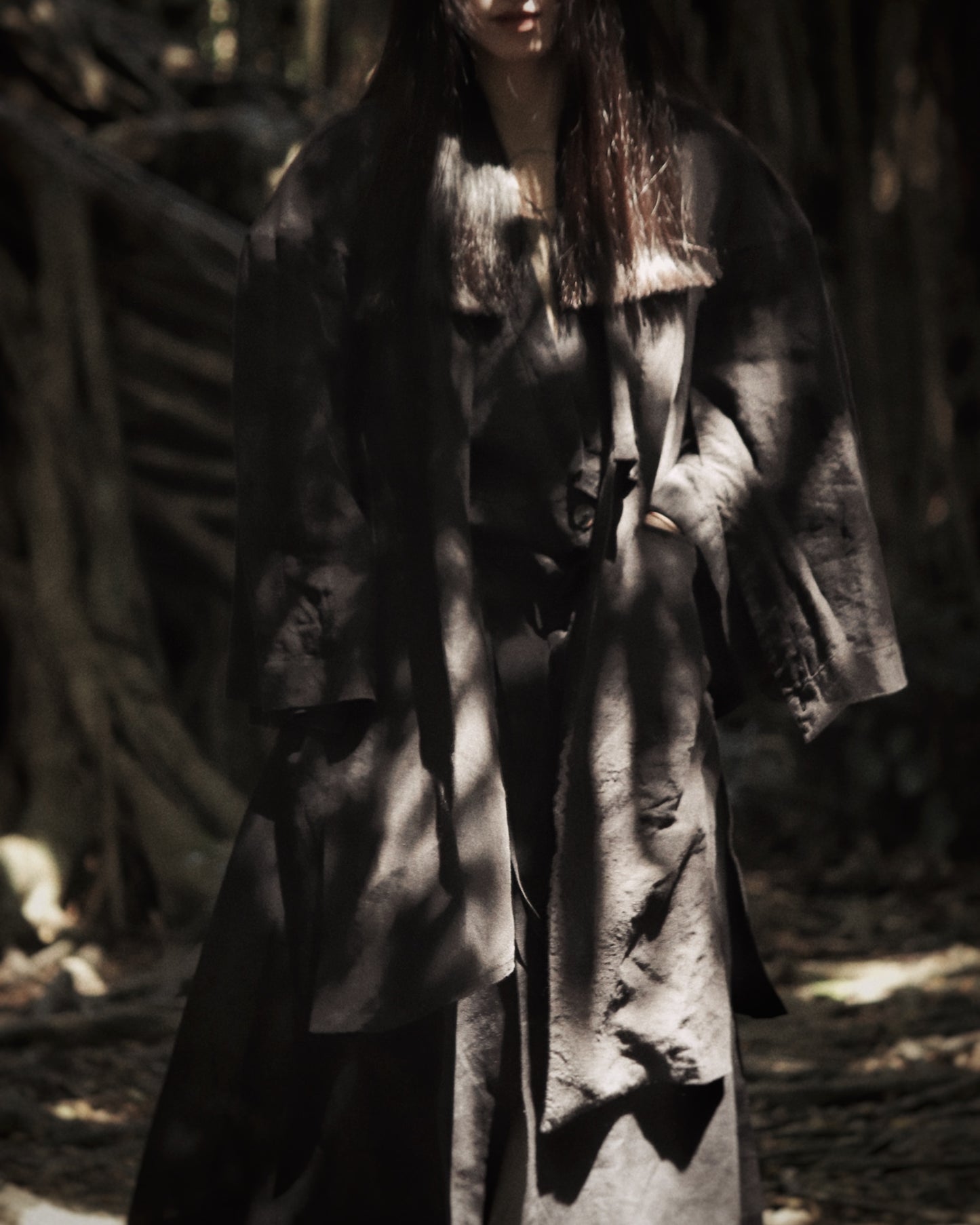 wide shoulder knee-length coat
