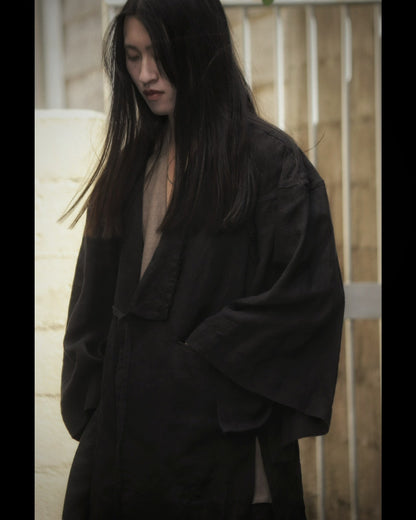 wide shoulder knee-length coat