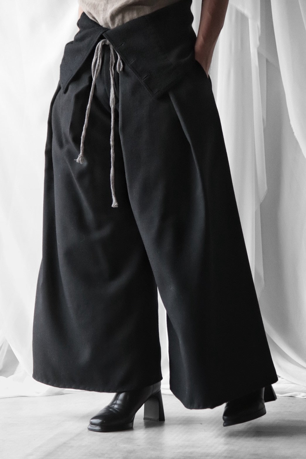 HARAMAKI trousers