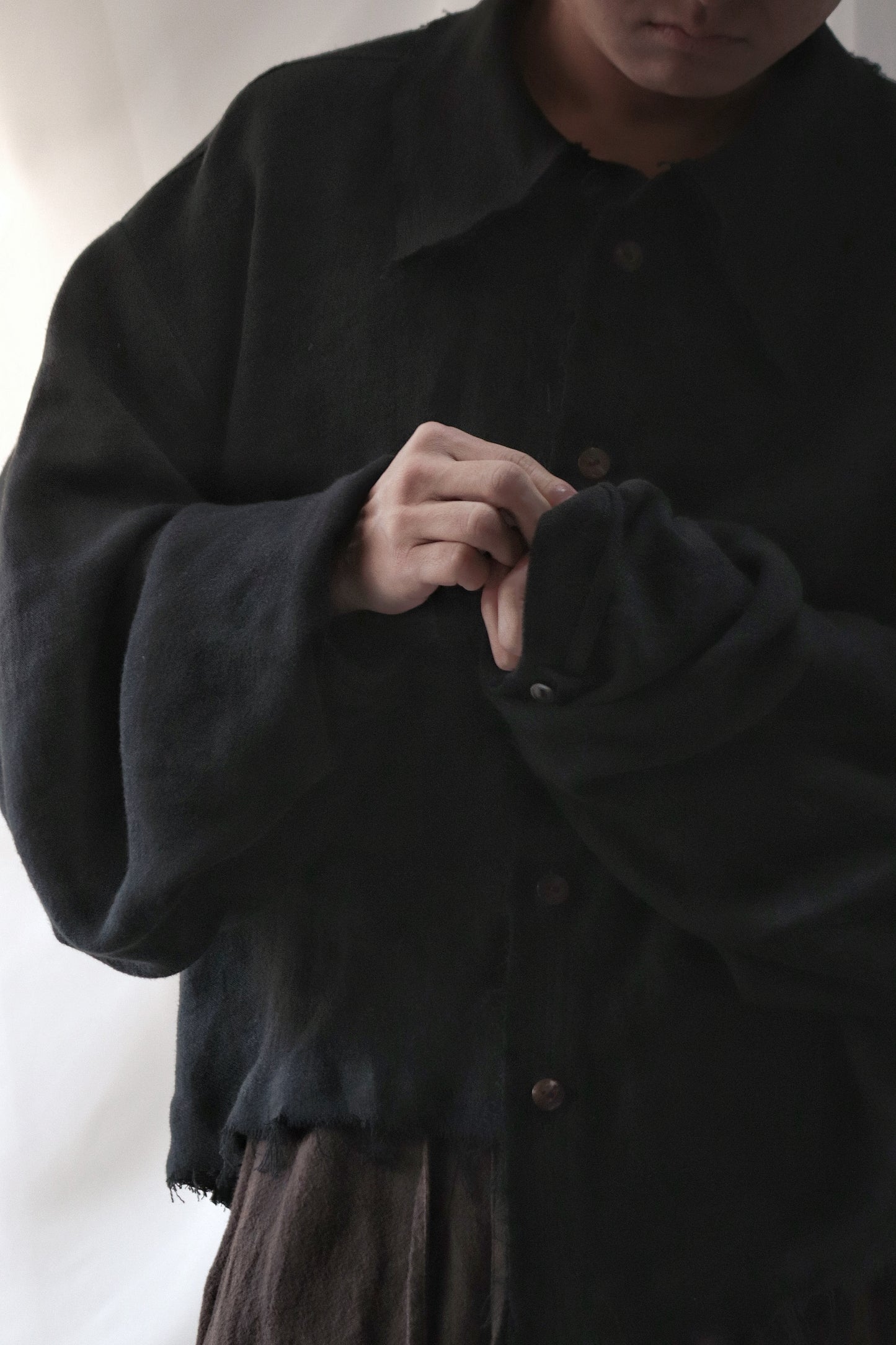 cut off flare sleeve shirt/black